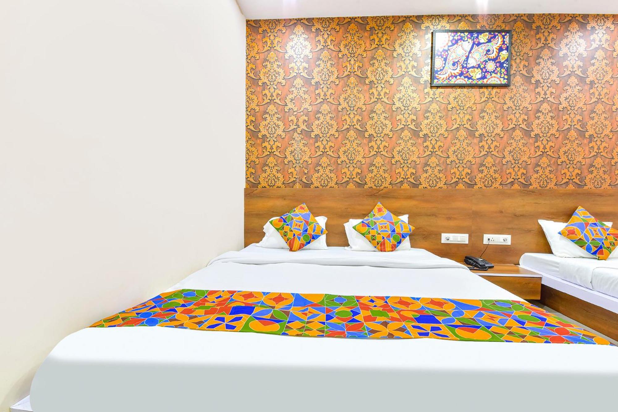 Hotel Raghumani Palace Ujjain Exterior foto