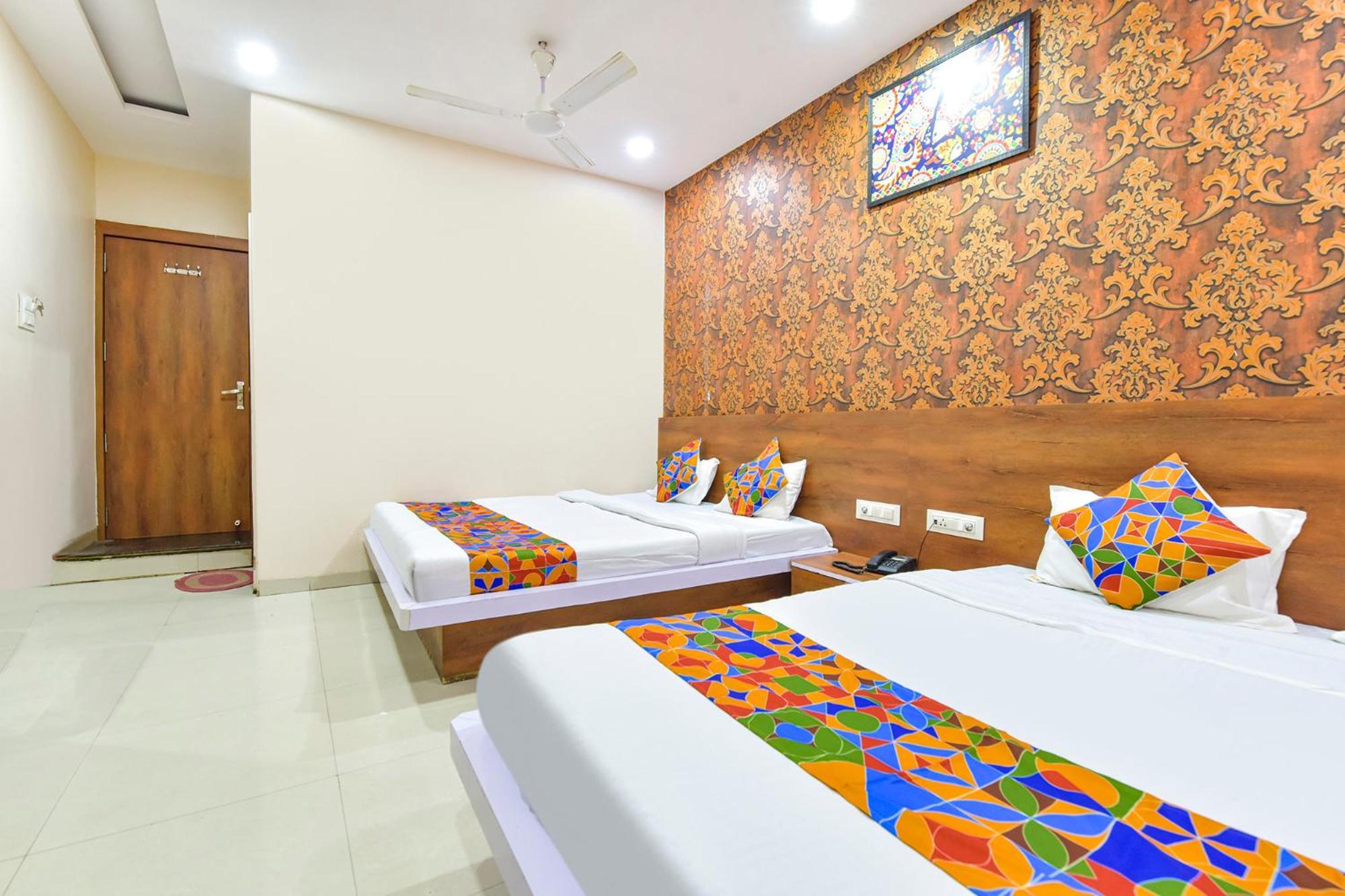Hotel Raghumani Palace Ujjain Exterior foto
